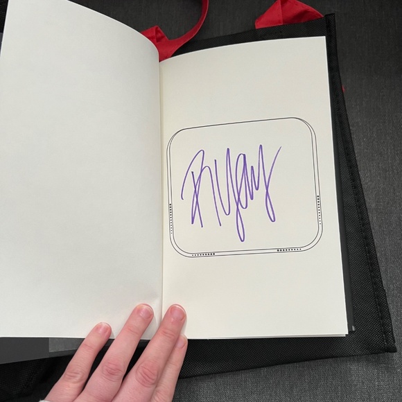 *NEW* Onyx Storm Deluxe Edition SIGNED Rebecca Yarros - Picture 3 of 4